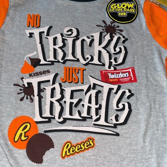 Hershey Halloween Glow In The Dark Pajama Top - No Tricks Just Treats - Candy - Picture 3 of 5
